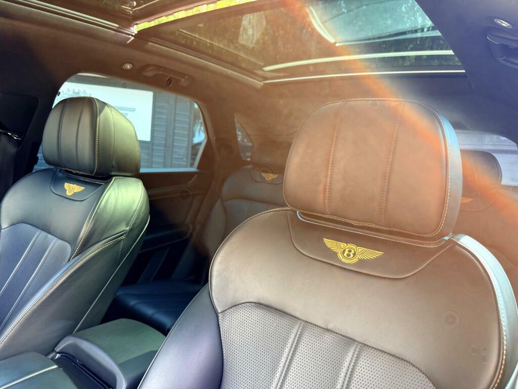 Bentley Bentayga V8 Black #75