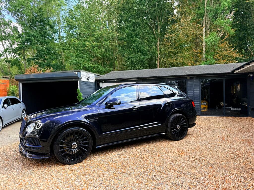 Bentley Bentayga V8 Black #26