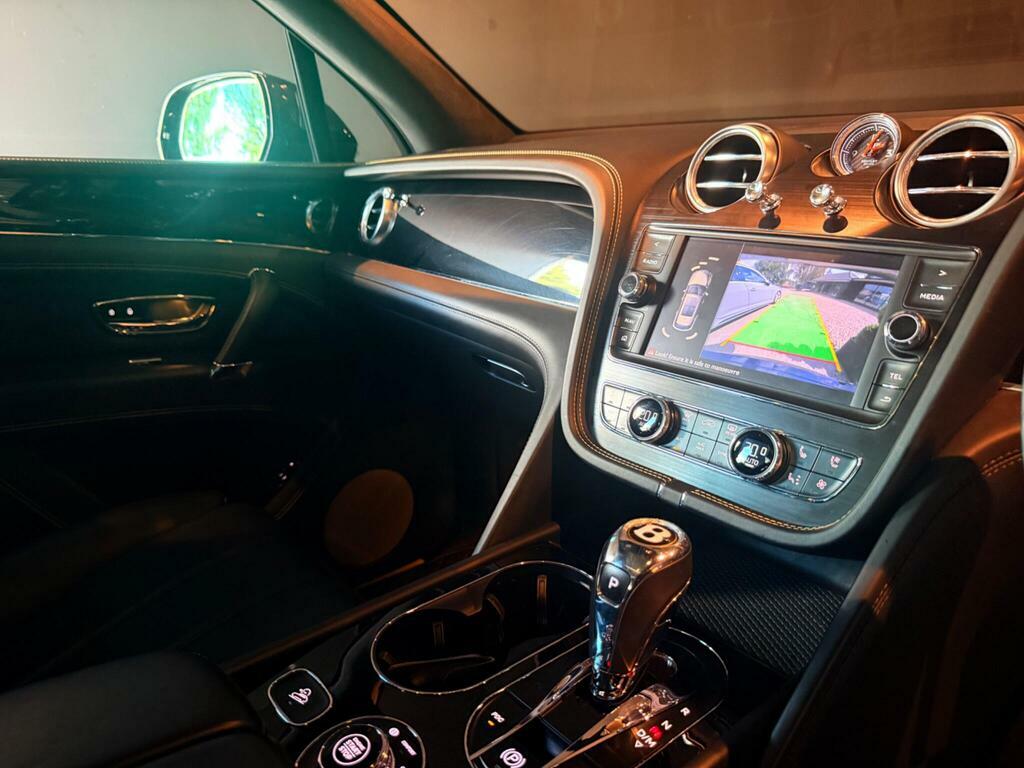 Bentley Bentayga V8 Black #64