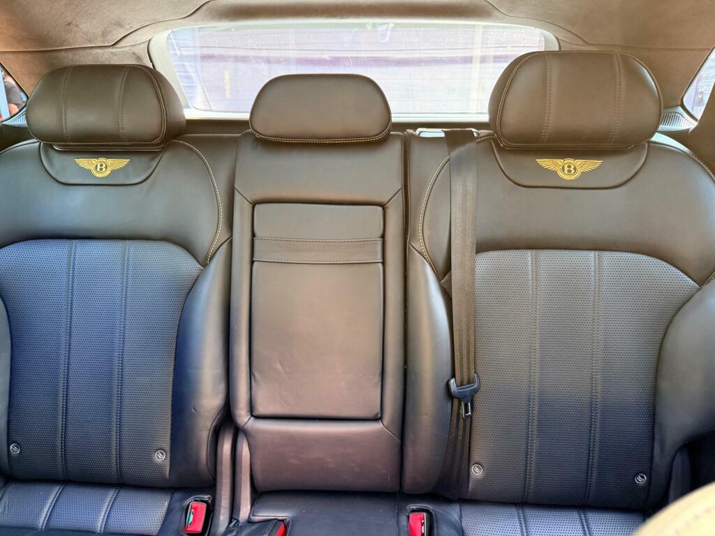 Bentley Bentayga V8 Black #55