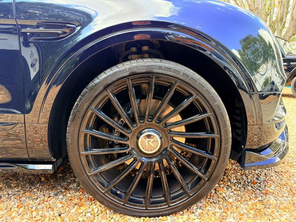 Bentley Bentayga V8 Black #57