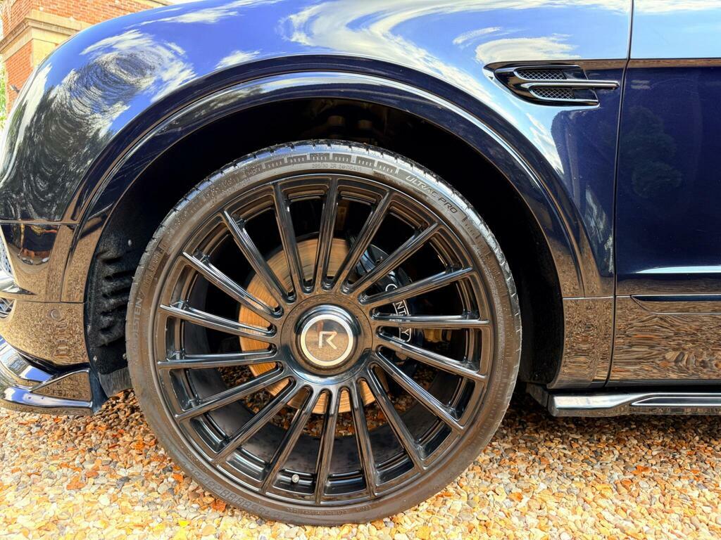 Bentley Bentayga V8 Black #60