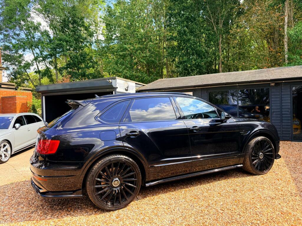Bentley Bentayga V8 Black #71