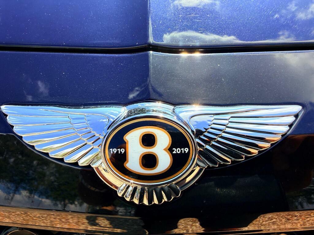 Bentley Bentayga V8 Black #70