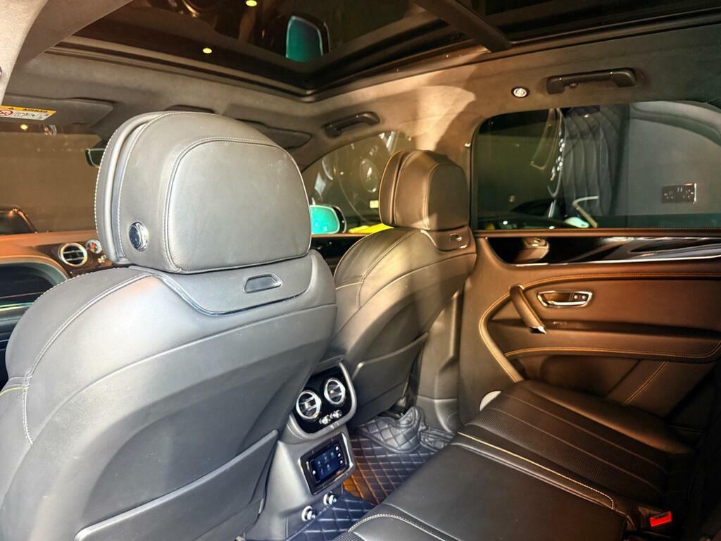 Bentley Bentayga V8 Black #51