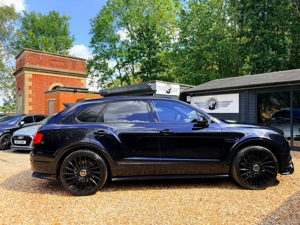 Bentley Bentayga V8 Black #40