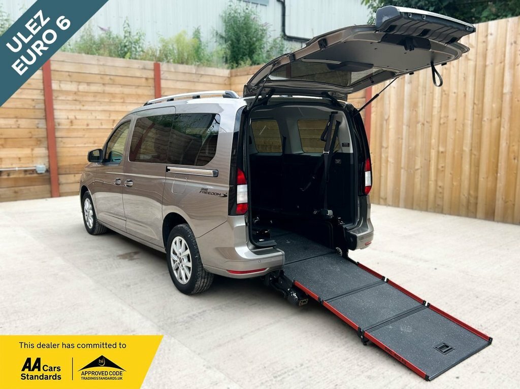 Ford Grand Tourneo Connect 2L Titanium Silver
