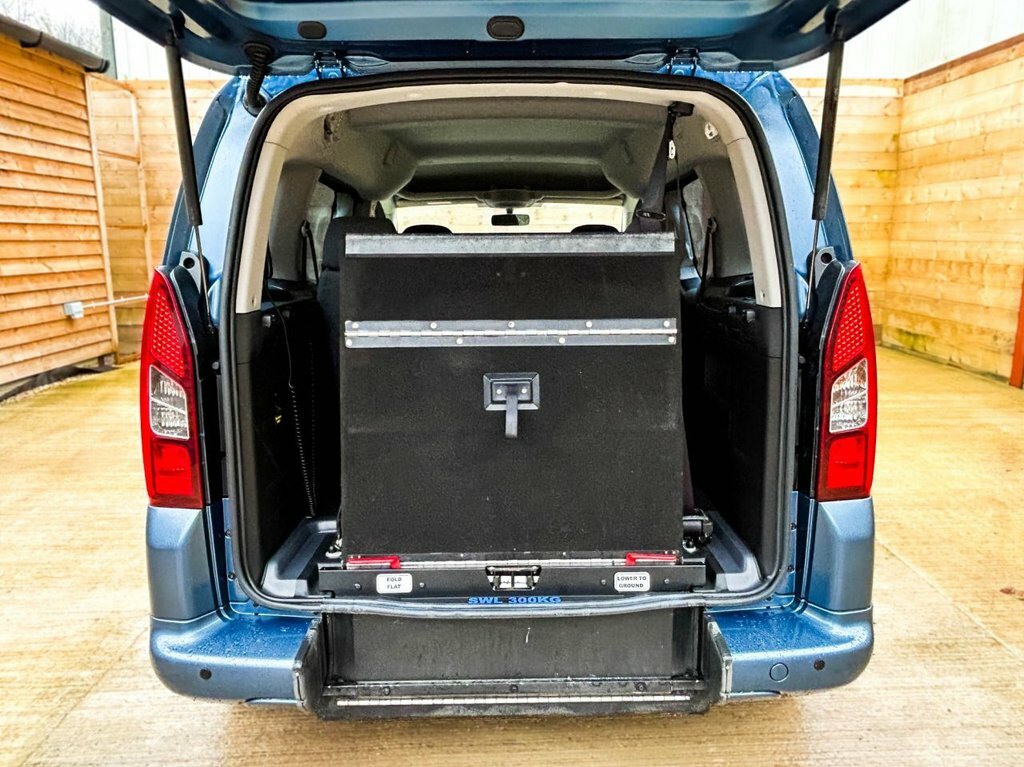 Peugeot Partner Tepee Active Black #10