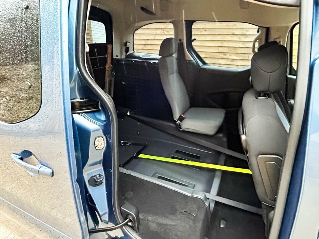 Peugeot Partner Tepee Active Black #16