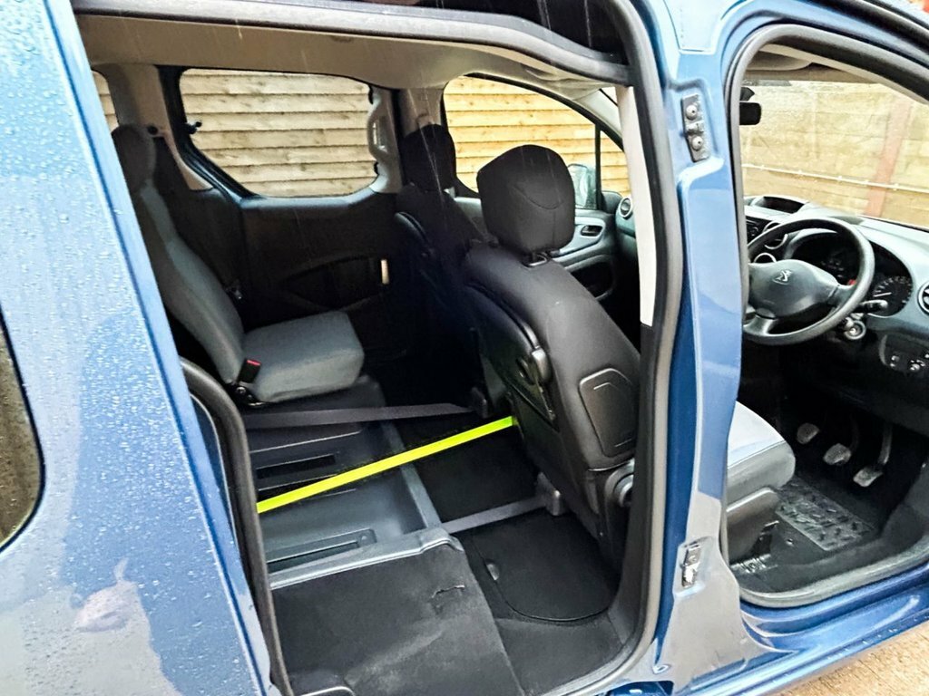 Peugeot Partner Tepee Active Black #17