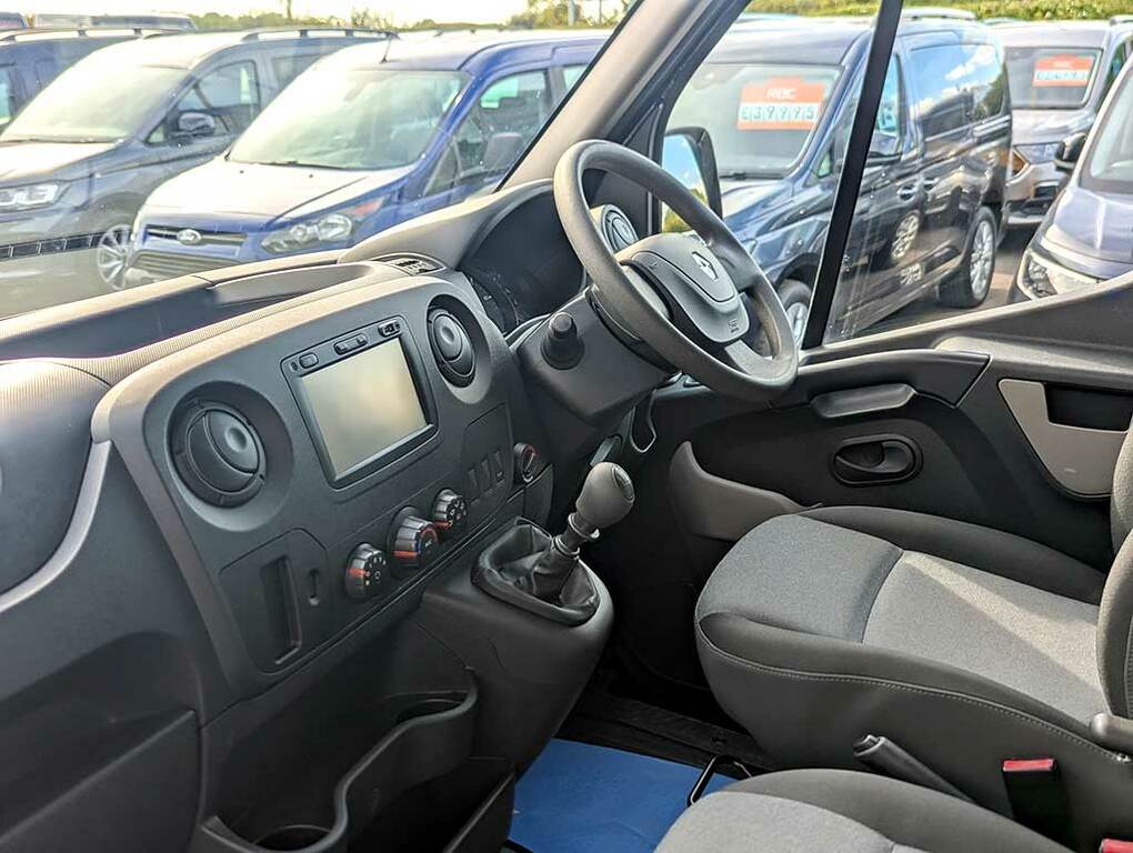 Renault Master  Black #8