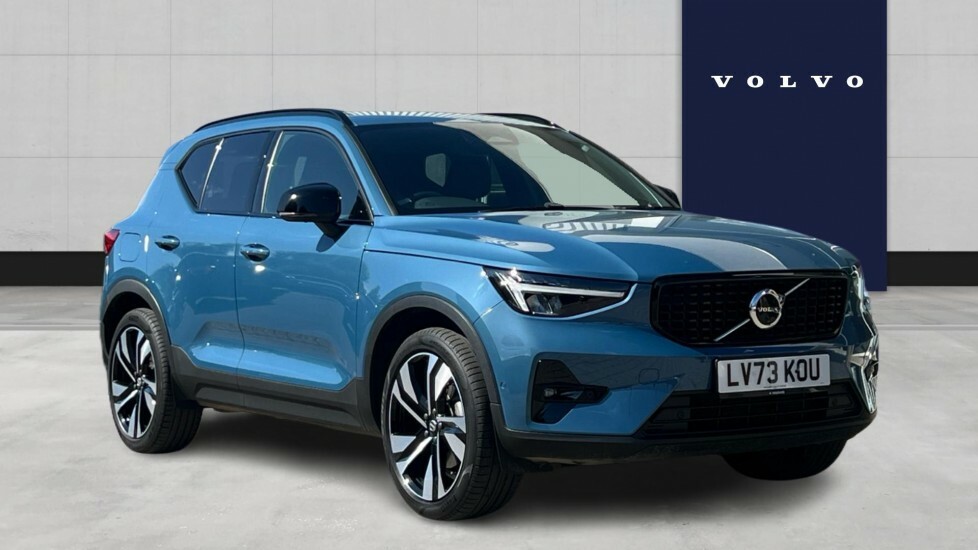 Volvo XC40 B4 Mhev LV73KOU Blue #2