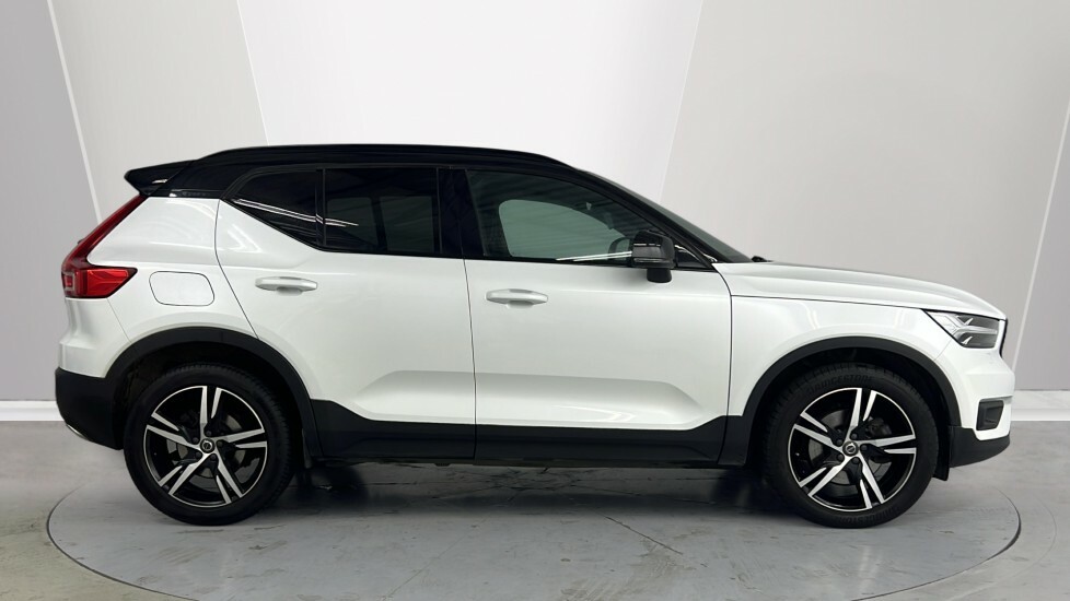 Volvo XC40 D4 Awd R-design RA68ZFF White #3