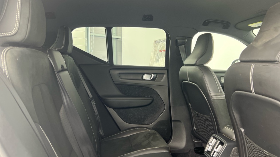 Volvo XC40 D4 Awd R-design RA68ZFF White #6