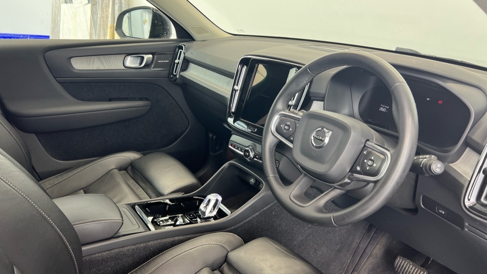 Volvo XC40 Ultimate, B4 Mild Hybrid, Dark CF23ZBN Silver #4
