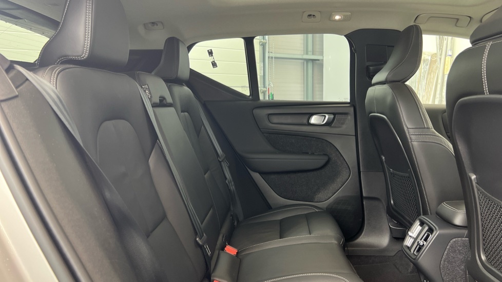 Volvo XC40 Ultimate, B4 Mild Hybrid, Dark CF23ZBN Silver #6