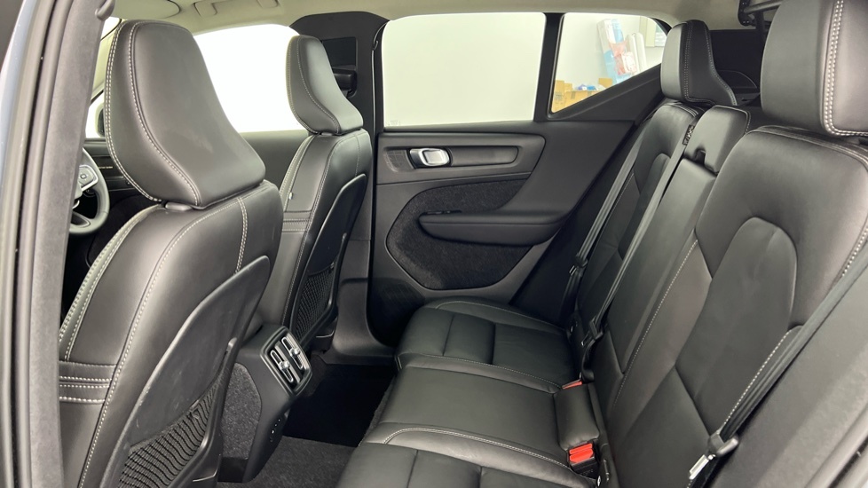 Volvo XC40 Core Black #33