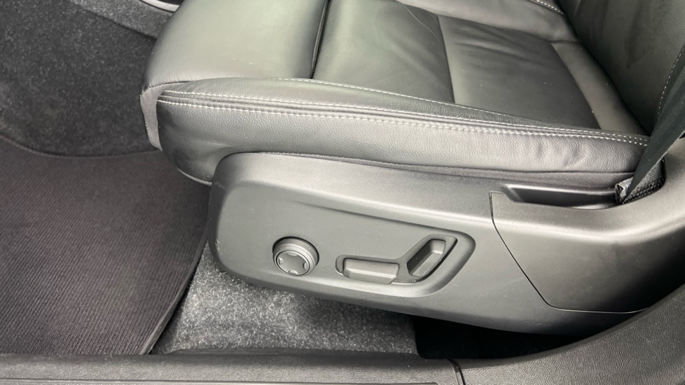 Volvo XC40 Core Black #64