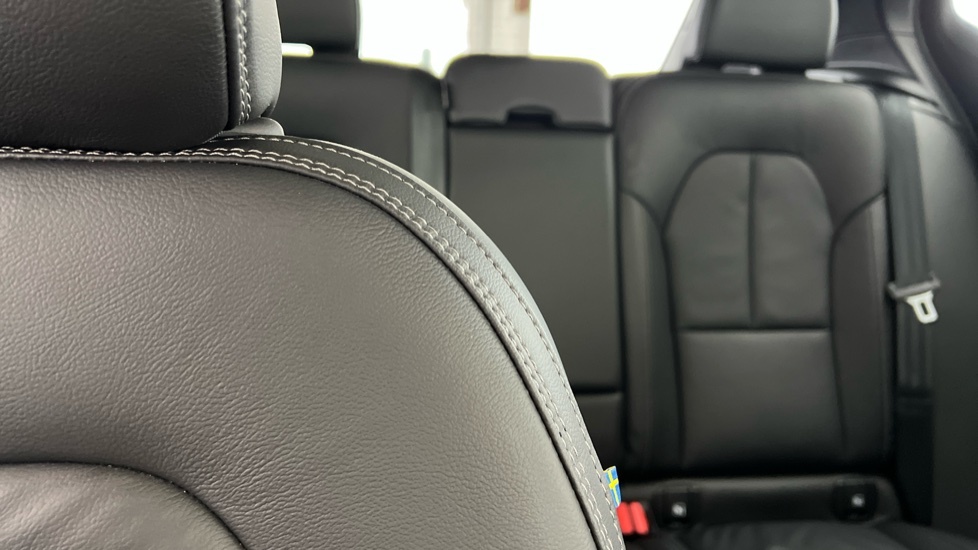 Volvo XC40 Core Black #37