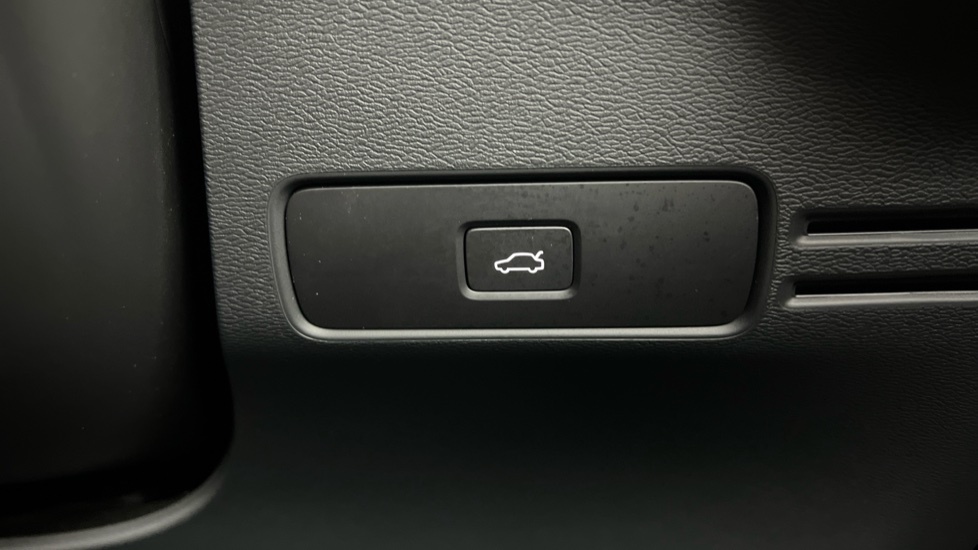 Volvo XC40 Core Black #54