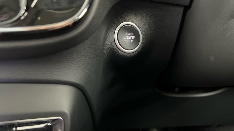 Volvo XC40 Core Black #50