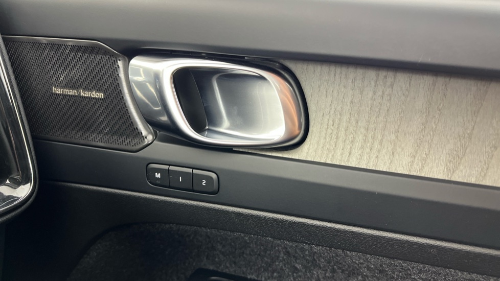 Volvo XC40 Core Black #53
