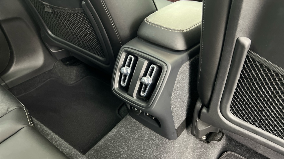 Volvo XC40 Core Black #40
