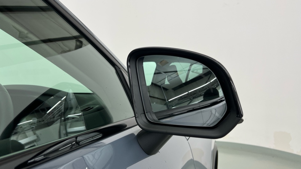Volvo XC40 Core Black #32