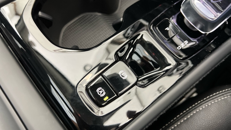 Volvo XC40 Core Black #27
