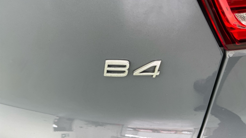 Volvo XC40 Core Black #57