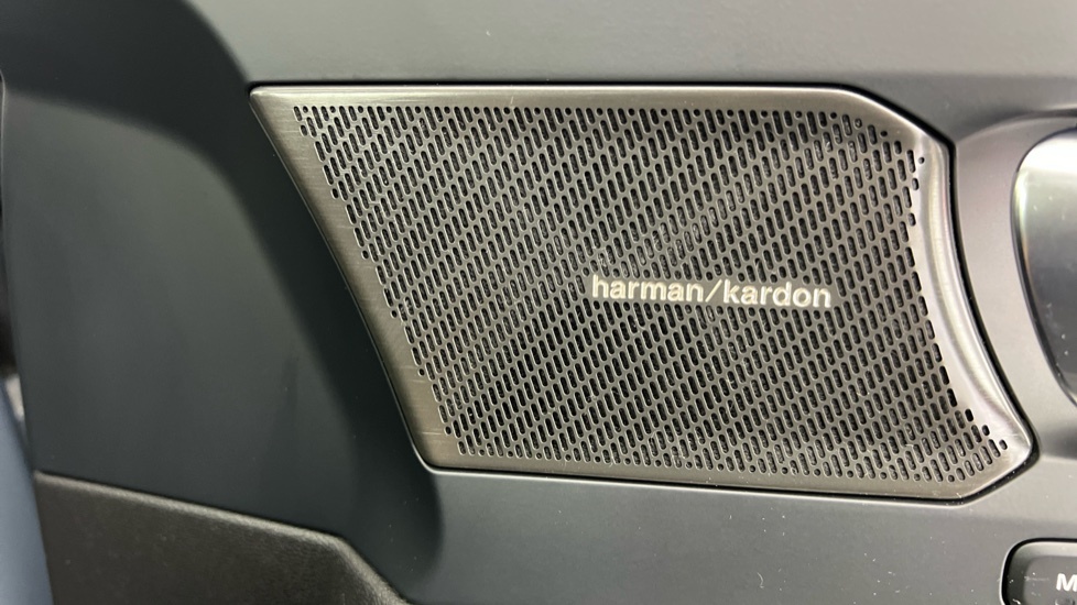 Volvo XC40 Core Black #56