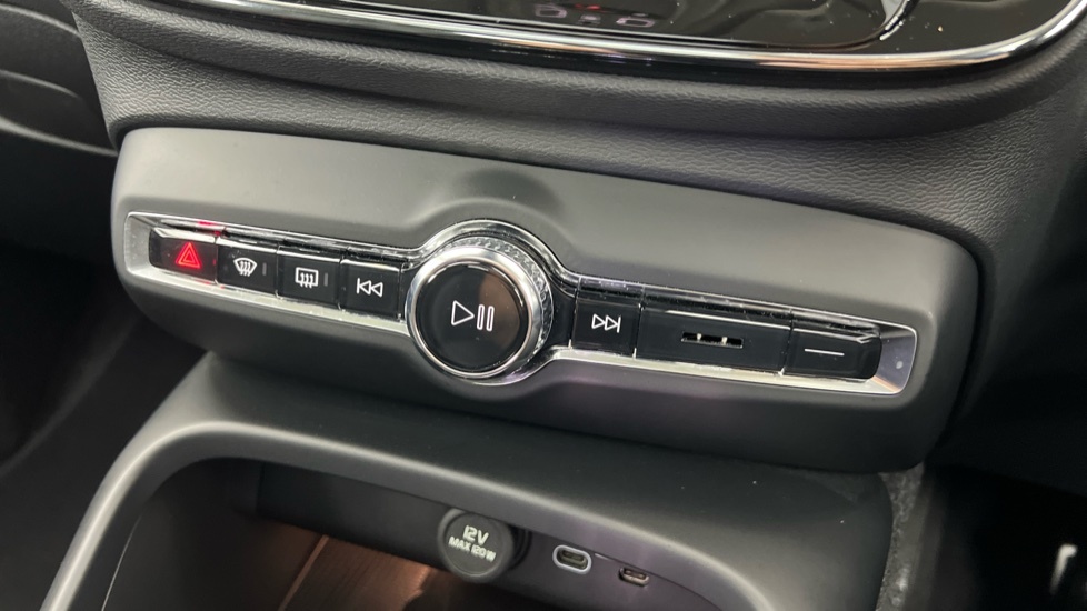 Volvo XC40 Core Black #51