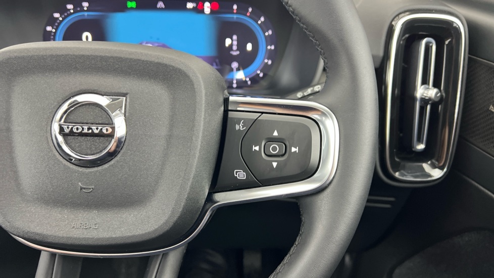 Volvo XC40 Core Black #22