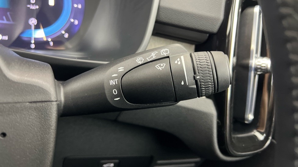 Volvo XC40 Core Black #23
