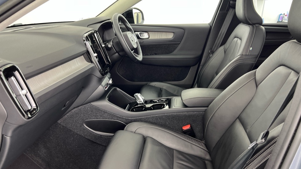 Volvo XC40 Core Black #63