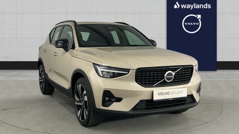 Volvo XC40 Plus, B3 Mild Hybrid, Dark 