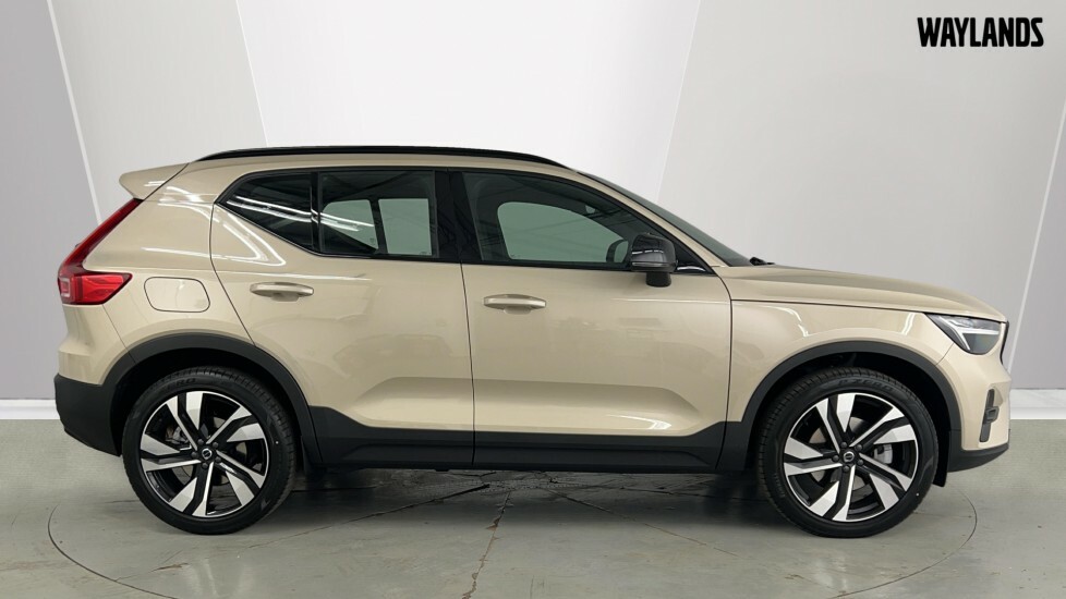 Volvo XC40 Plus, B3 Mild Hybrid, Dark  #3