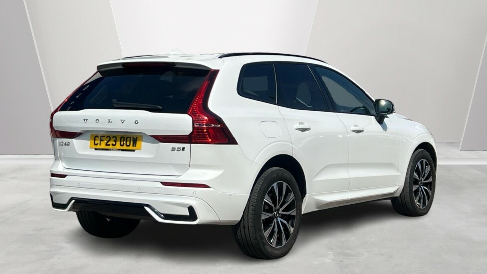 Volvo XC60 2.0 B5p Plus Dark Awd Geartronic White #2