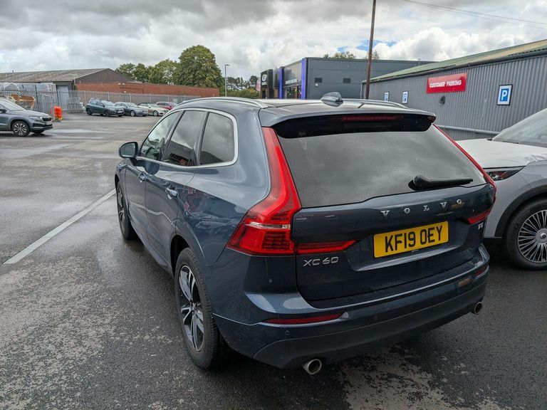 Volvo XC60 2.0 T5 Momentum Pro Euro 6 Ss Blue #3