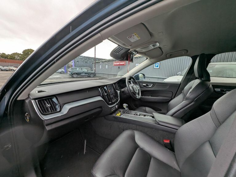 Volvo XC60 2.0 T5 Momentum Pro Euro 6 Ss Blue #4