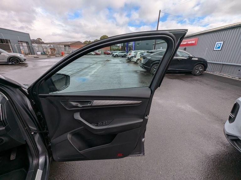Skoda Karoq 1.5 Tsi Se L Dsg Black #17
