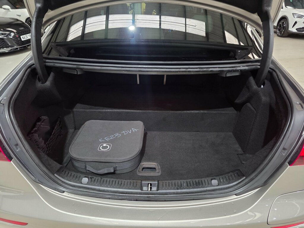 Mercedes-Benz E Class E320 White #31