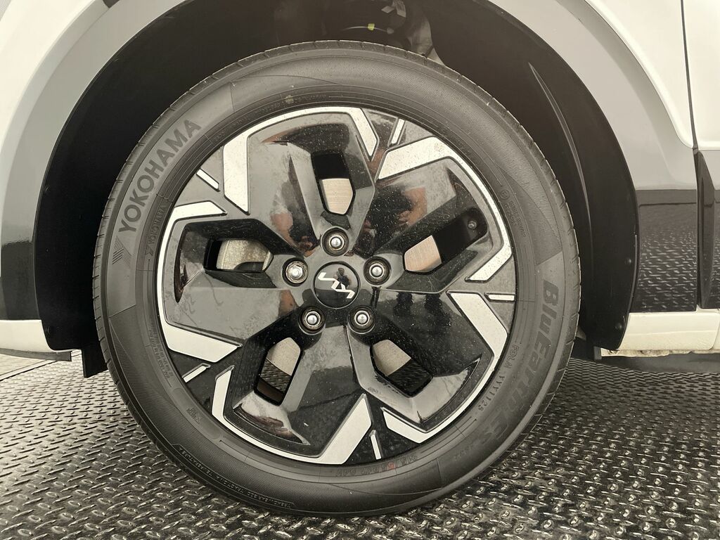 Kia e-Niro 150Kw 4 65Kwh NA23UVR White #4