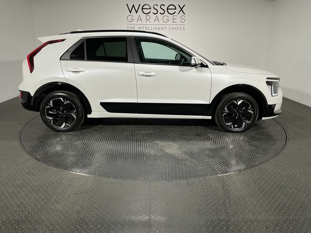 Kia e-Niro 150Kw 4 65Kwh NA23UVR White #3