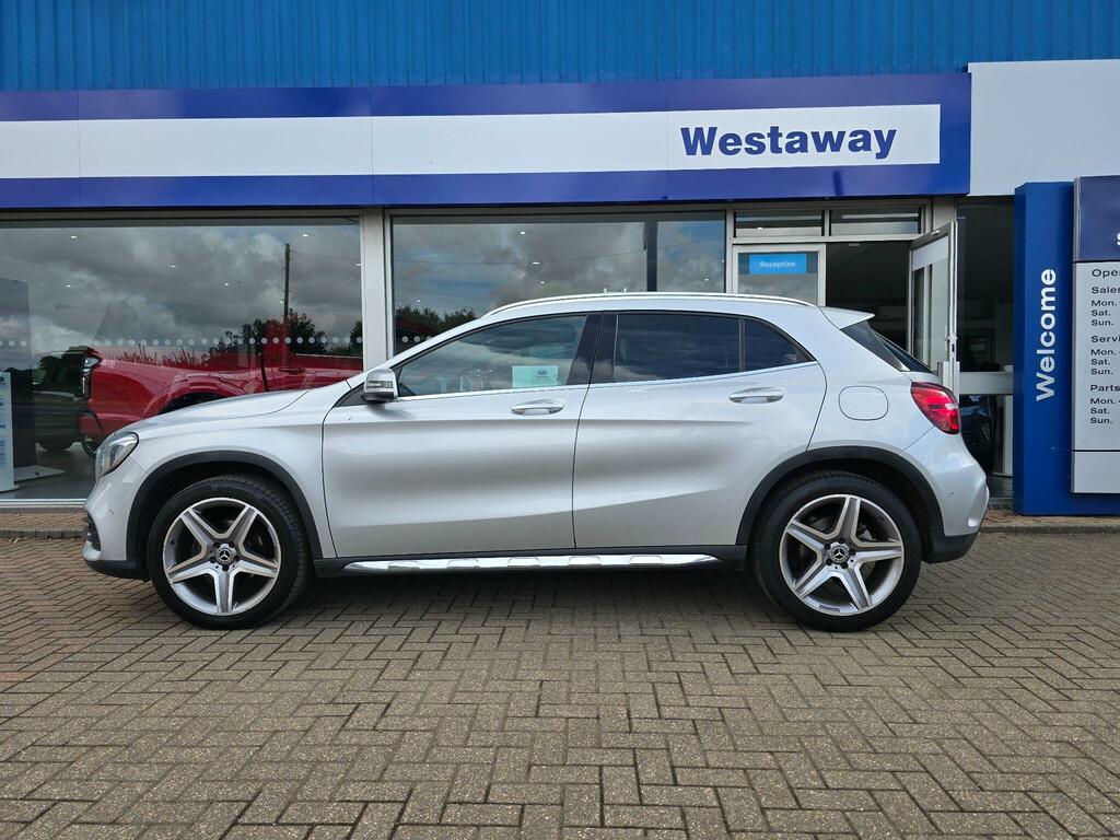 Mercedes-Benz GLA Class Gla 200D Amg Line Premium Plus Silver #3