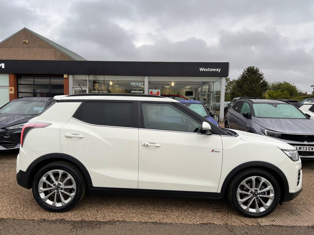 SsangYong Tivoli 1.5P Ultimate White #2