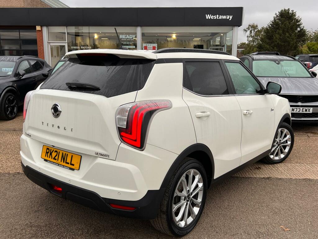 SsangYong Tivoli 1.5P Ultimate White #3
