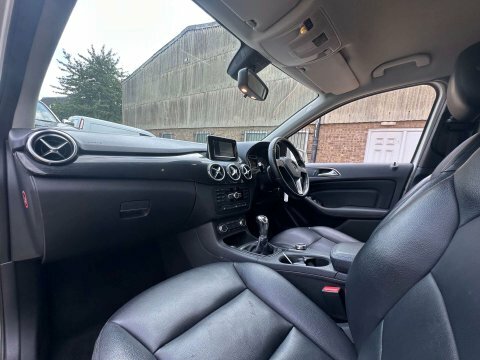 Mercedes-Benz B Class Hatchback Blue #18
