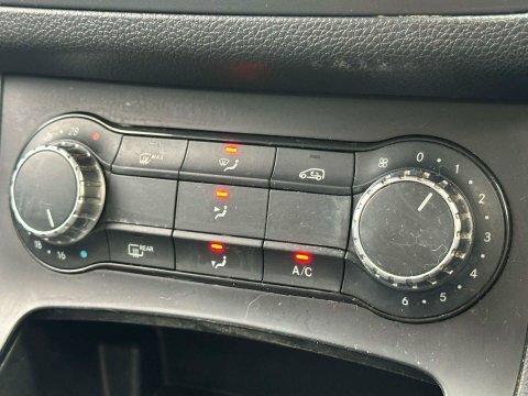 Mercedes-Benz B Class Hatchback Blue #30