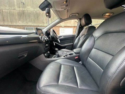 Mercedes-Benz B Class Hatchback Blue #19